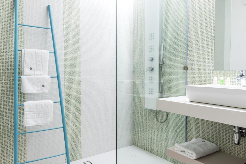 Hotel On Plonge Junior - Economy Double Room With City View And Balcony