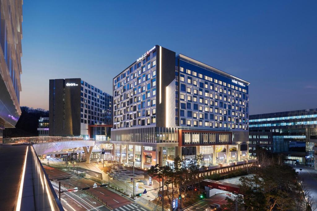 a large building in a city at night at Nine Tree Premier Hotel Seoul Pangyo in Seongnam