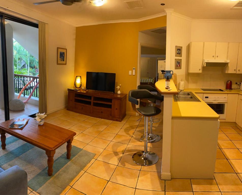 Kuchyň nebo kuchyňský kout v ubytování Tropical One Bedroom Apartment at The Mediterranean