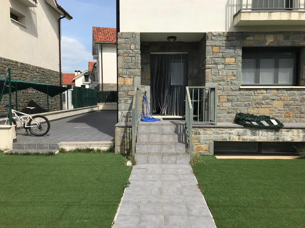 Kép URKO Adosado 8 personas 160 m2 de terraza y piscina szállásáról Santa Cilia városában a galériában