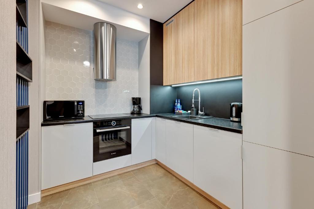 Granaria Premium Riverside & Parking by Downtown Apartments - 7