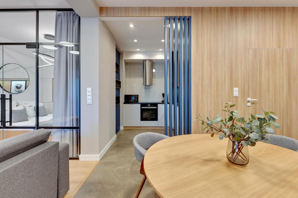 Granaria Premium Riverside & Parking by Downtown Apartments - 9