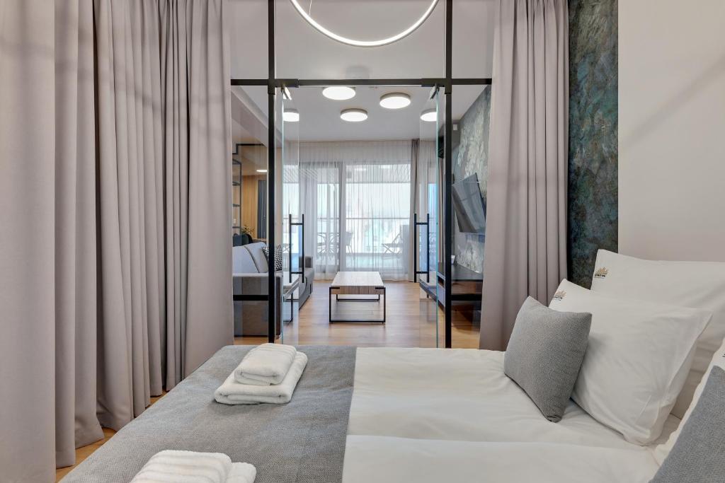 Granaria Premium Riverside & Parking by Downtown Apartments - 2