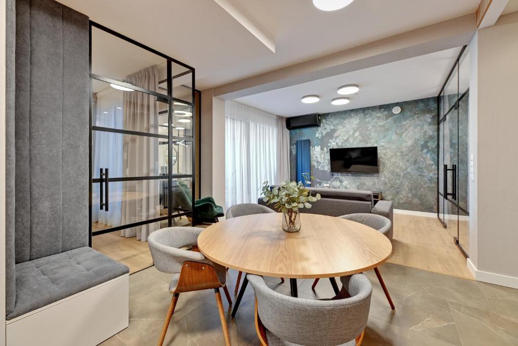 Granaria Premium Riverside & Parking by Downtown Apartments - 1