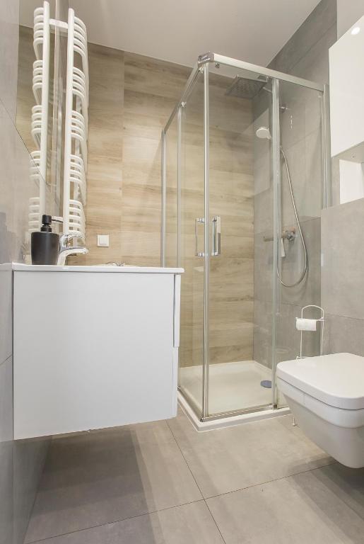 Urban Jungle - Grey Apartment - 9