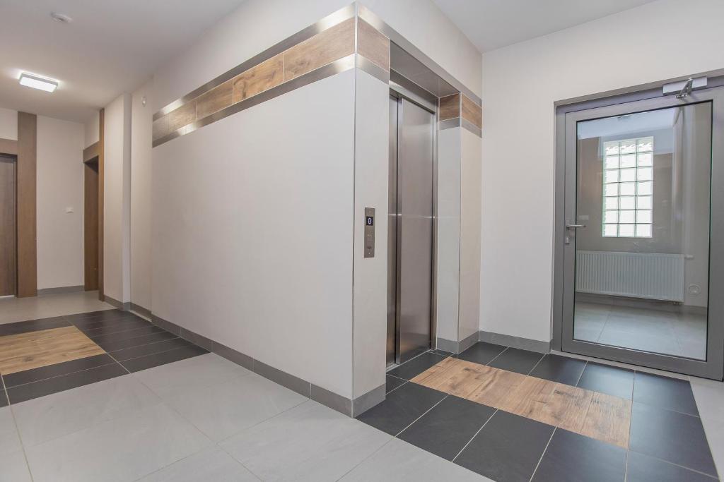 Urban Jungle - Grey Apartment - 13