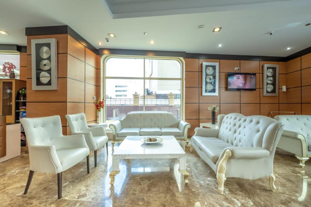 Posezení v ubytování Pearl Swiss Hotel