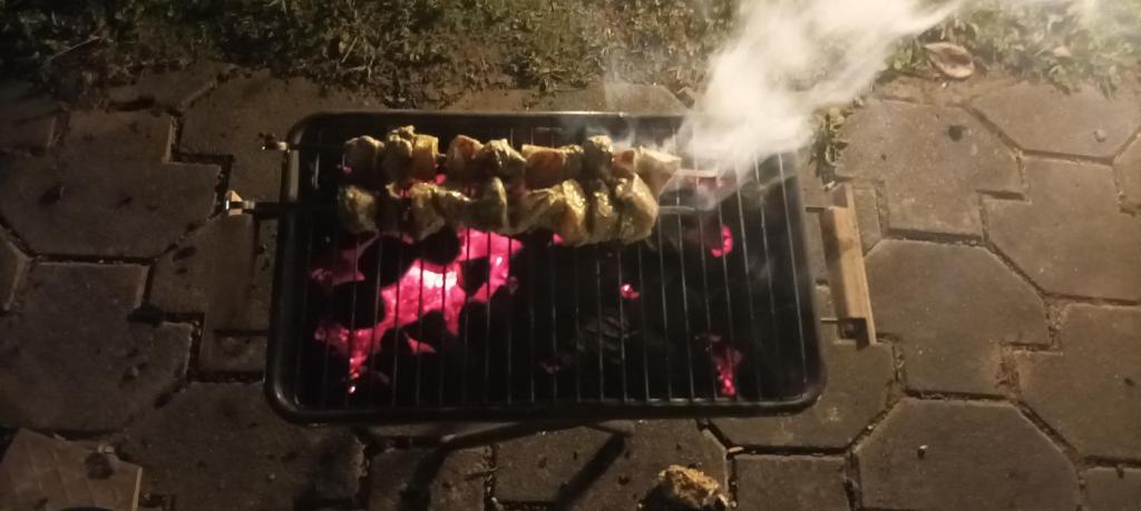 Gril dostupný pro hosty v rezortu