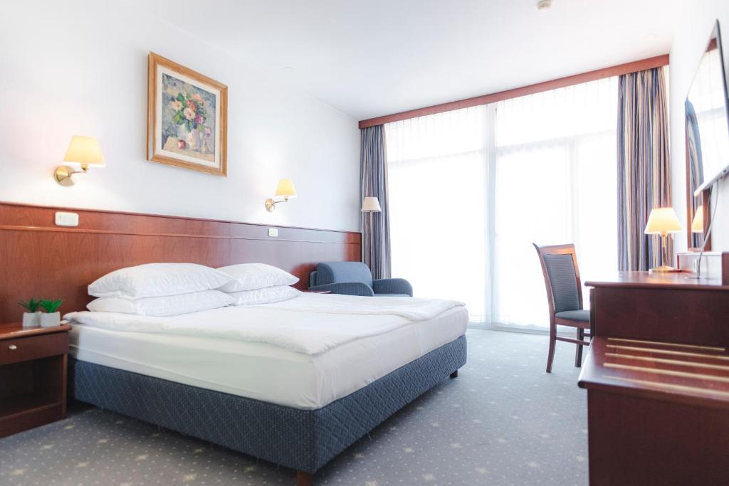 Postel nebo postele na pokoji v ubytování Hotel Čatež - Terme Čatež