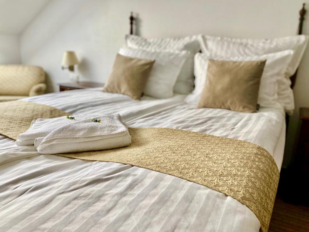 OPERA16 Guestrooms - Standard Double Room