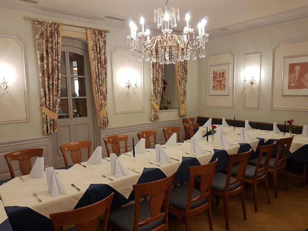 Restaurace v ubytování Land-gut-Hotel Hotel Adlerbräu