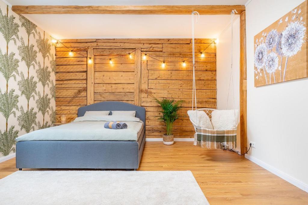 Postel nebo postele na pokoji v ubytování Romantic stay, close to the beach and city centre!