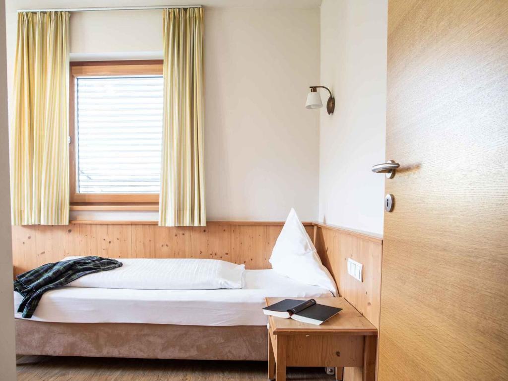 Postel nebo postele na pokoji v ubytování Apartment Edith-1 by Interhome