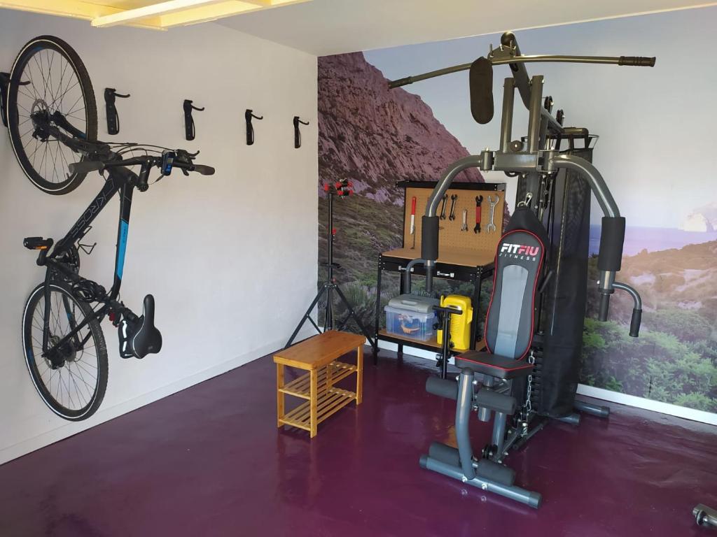 Fitness centrum a/nebo fitness zařízení v ubytování Villa Can Canavaret by SunVillas Mallorca