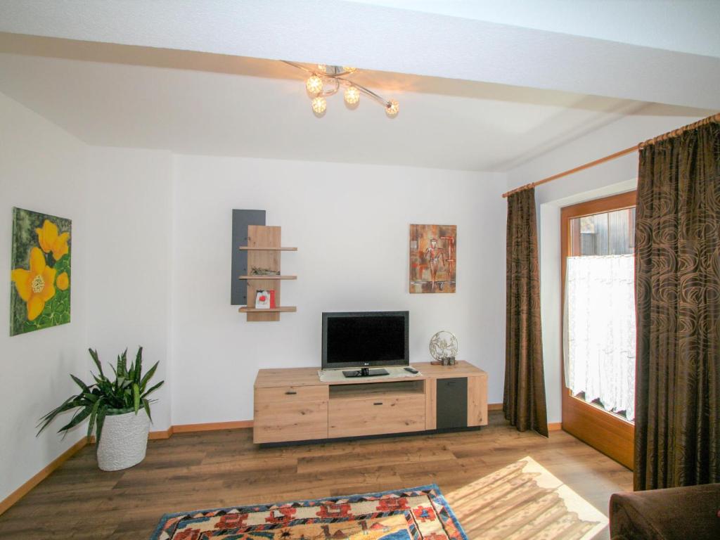 TV a/nebo společenská místnost v ubytování Apartment Hundsbichler-2 by Interhome