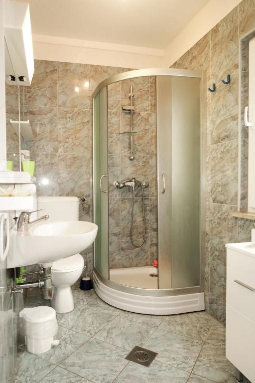 Łazienka w obiekcie Apartment Vesna by Interhome