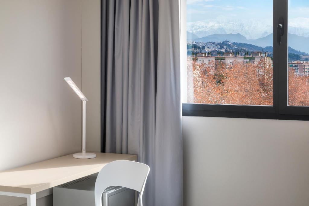 B&B HOTEL Granada Estación - Resim 26