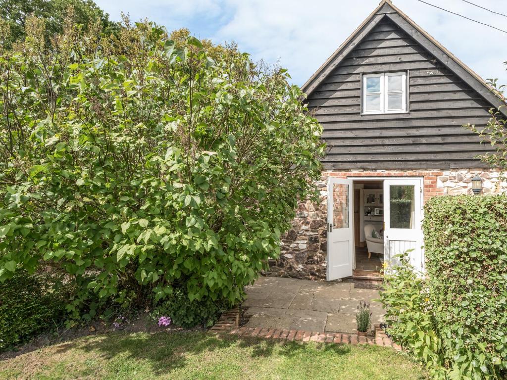 Aed väljaspool majutusasutust The Old Workshop