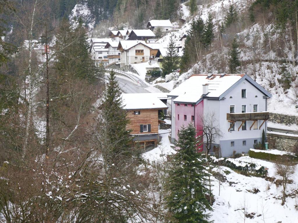 Chalet am Arlberg by Interhome v zime