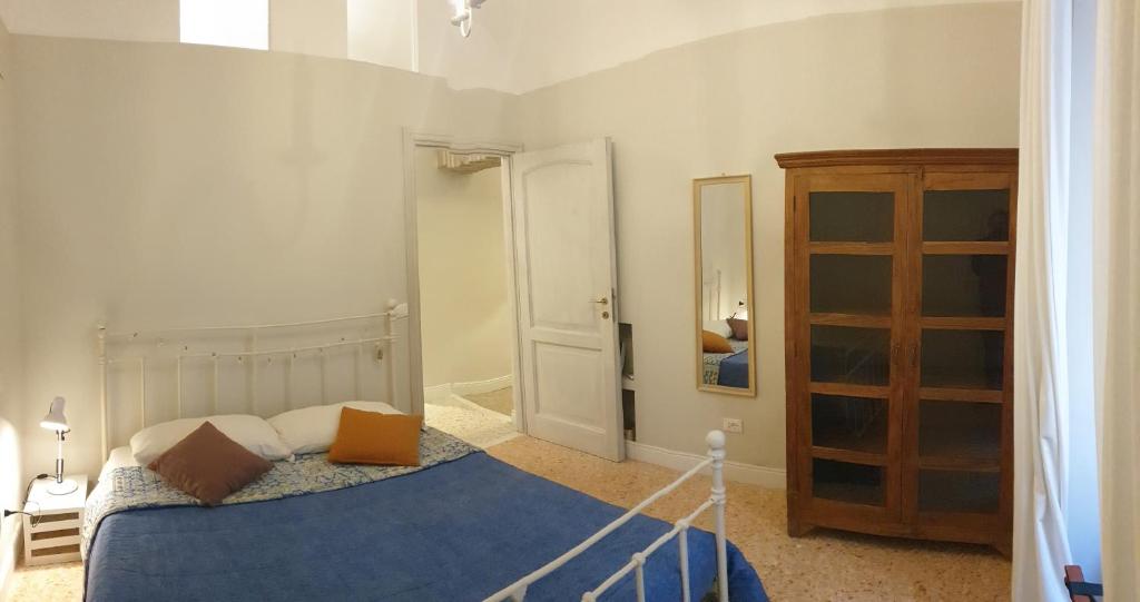 A bed or beds in a room at Casa Tua a Santa Maria Maggiore