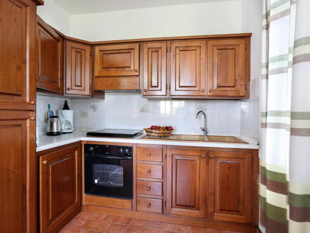 Kuchyňa alebo kuchynka v ubytovaní Holiday Home Il Pescatore - TER103 by Interhome
