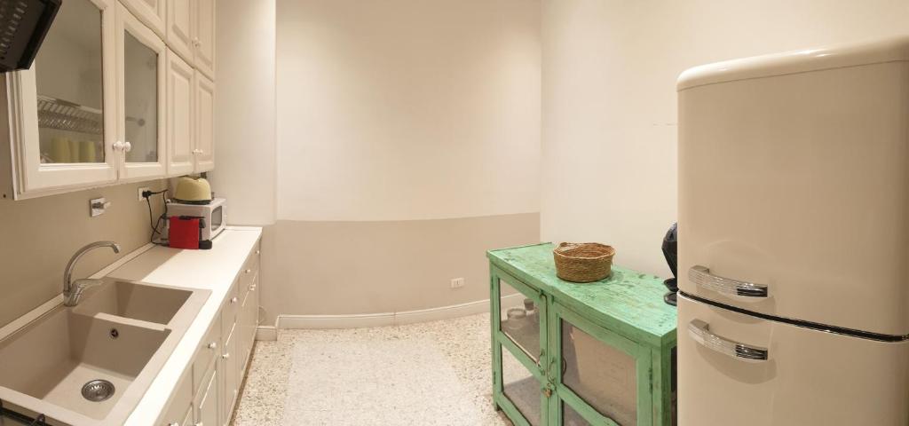 A kitchen or kitchenette at Casa Tua a Santa Maria Maggiore