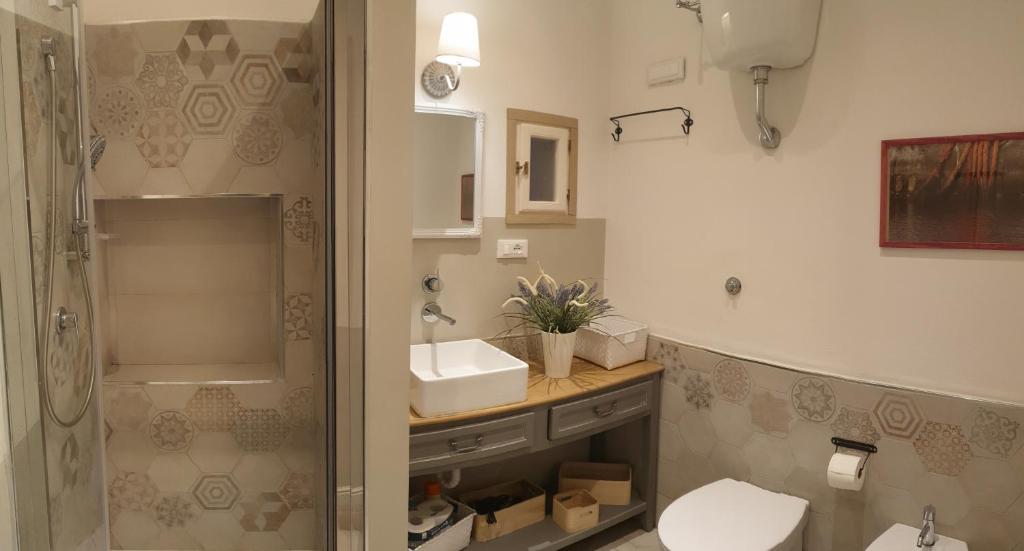 A bathroom at Casa Tua a Santa Maria Maggiore