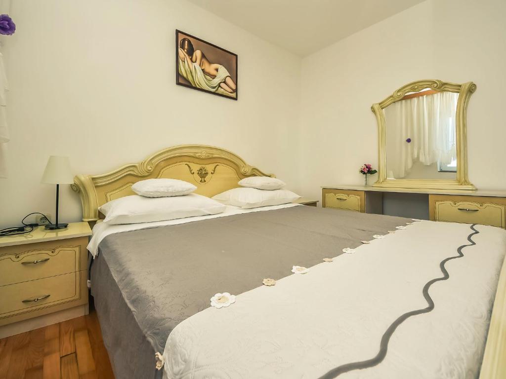 Postel nebo postele na pokoji v ubytování Holiday Home Franka by Interhome