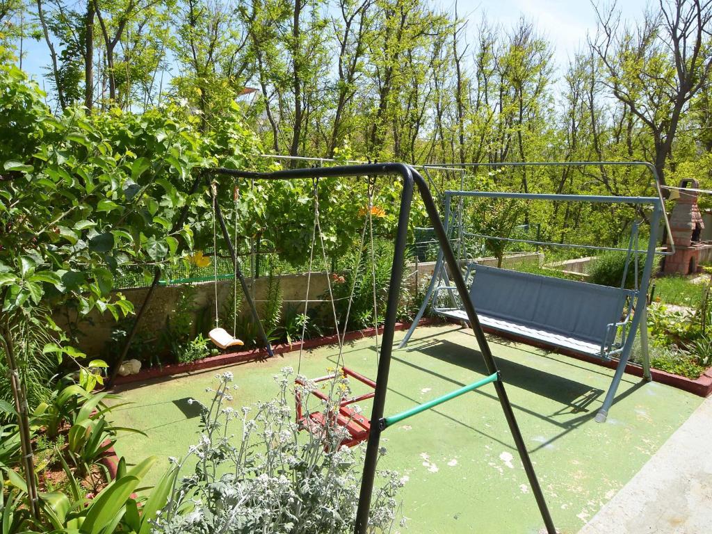 Detský kútik v ubytovaní Apartment Tino-2 by Interhome