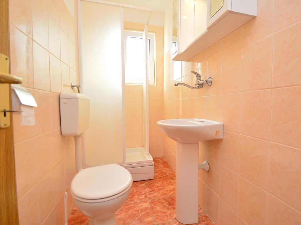 Koupelna v ubytování Apartment Ena by Interhome