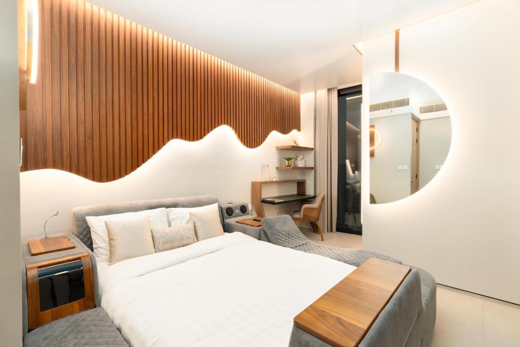 a bedroom with a bed and a mirror at The Star @ Address Beach Residence in Dubai