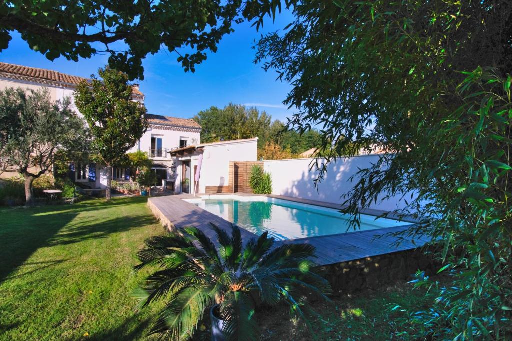a swimming pool in the yard of a house at LE MAS COTHY en Provence in Roquemaure
