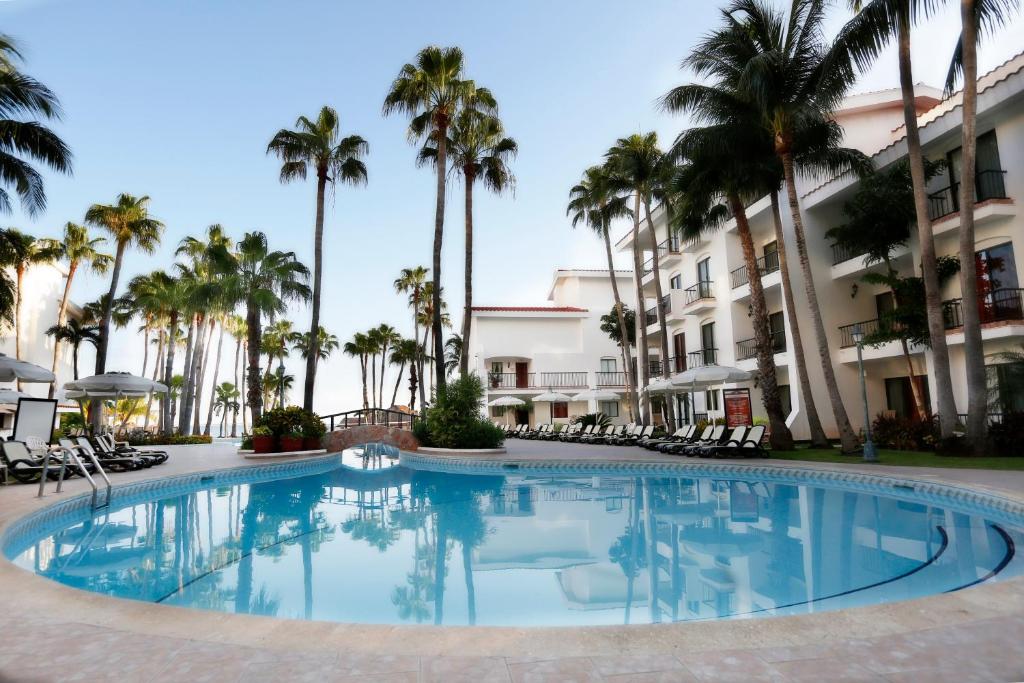 Bazén v ubytování The Royal Cancun All Suites Resort nebo v jeho okolí