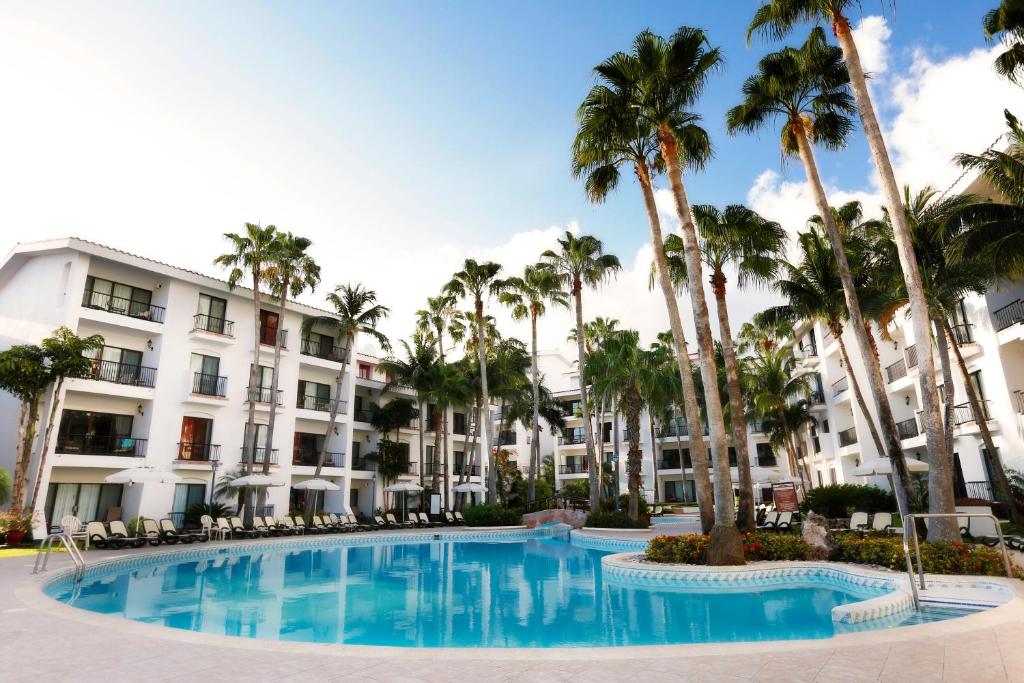 Bazén v ubytování The Royal Cancun All Suites Resort nebo v jeho okolí