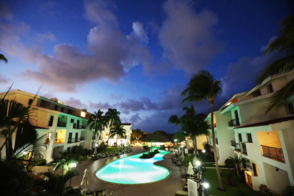Bazén v ubytování The Royal Cancun All Suites Resort nebo v jeho okolí