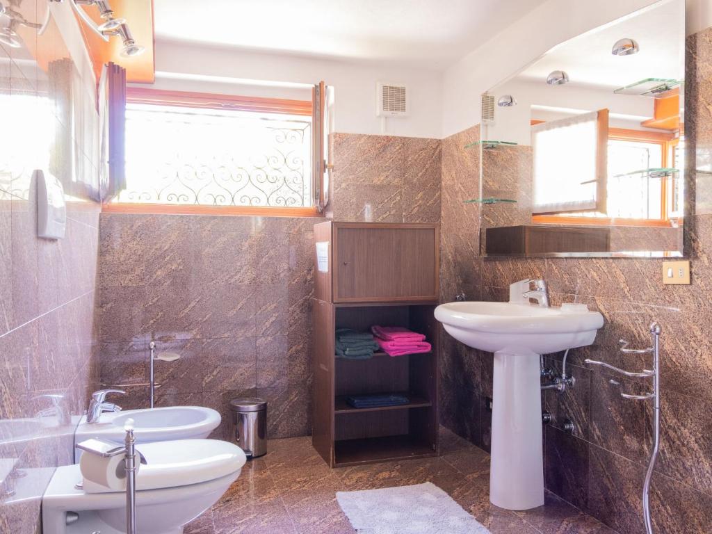 Łazienka w obiekcie Apartment Delvai-3 by Interhome