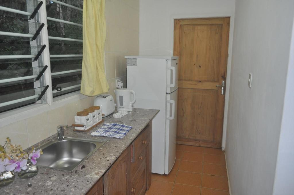 Kuchyň nebo kuchyňský kout v ubytování Kokogrove Chalets
