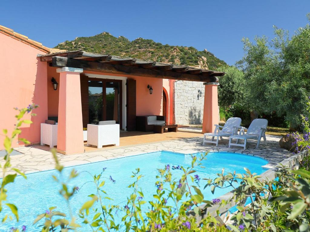 Bazén v ubytovaní Holiday Home Ville San Pietro - REI352 by Interhome alebo v jeho blízkosti