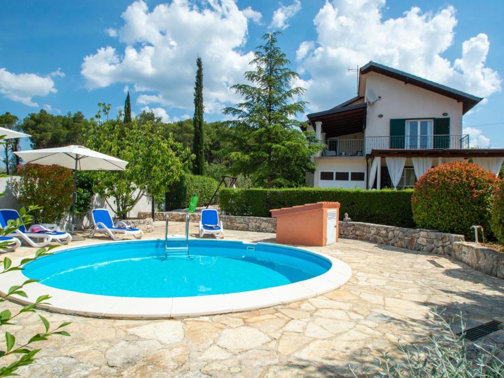 Bazén v ubytování Holiday Home Anka by Interhome nebo v jeho okolí