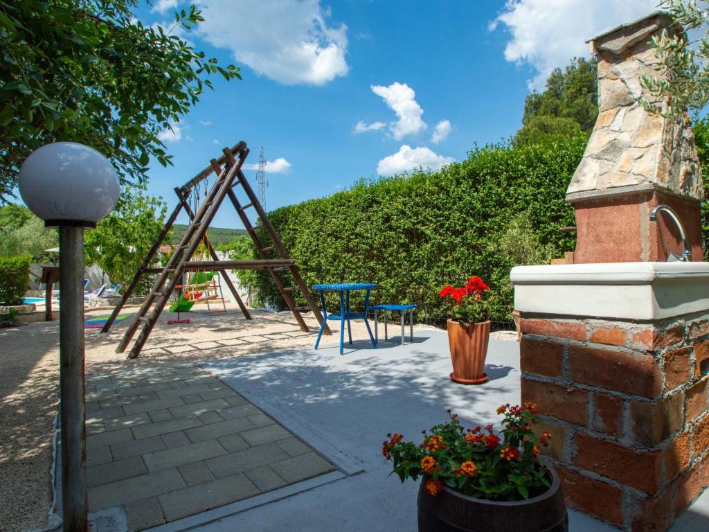 Herní místnost nebo prostor pro děti v ubytování Holiday Home Anka by Interhome