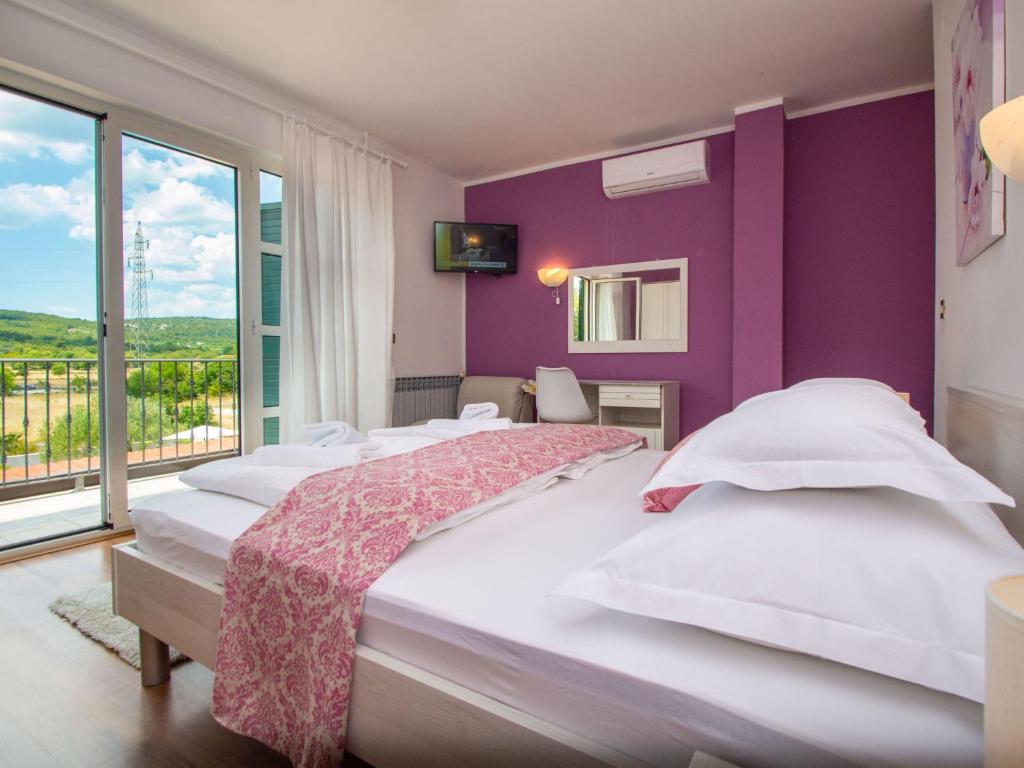 Postel nebo postele na pokoji v ubytování Holiday Home Anka by Interhome