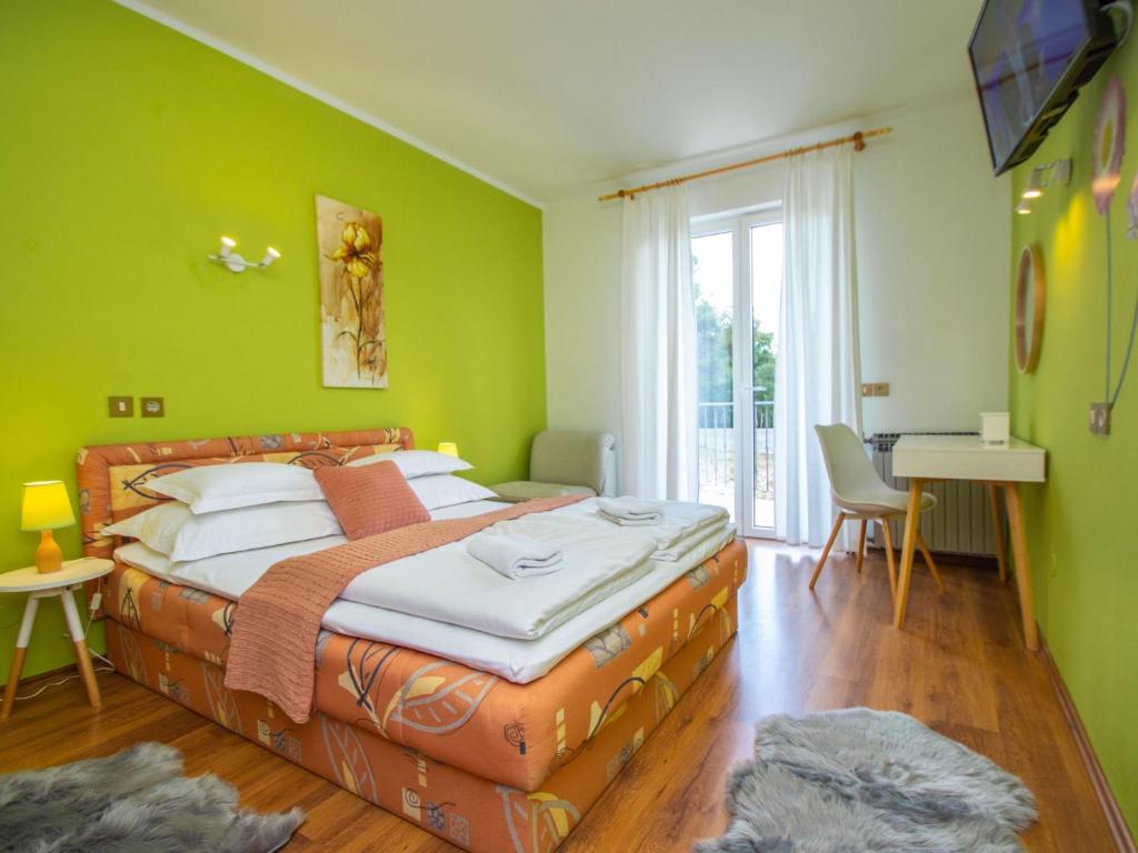 Postel nebo postele na pokoji v ubytování Holiday Home Anka by Interhome