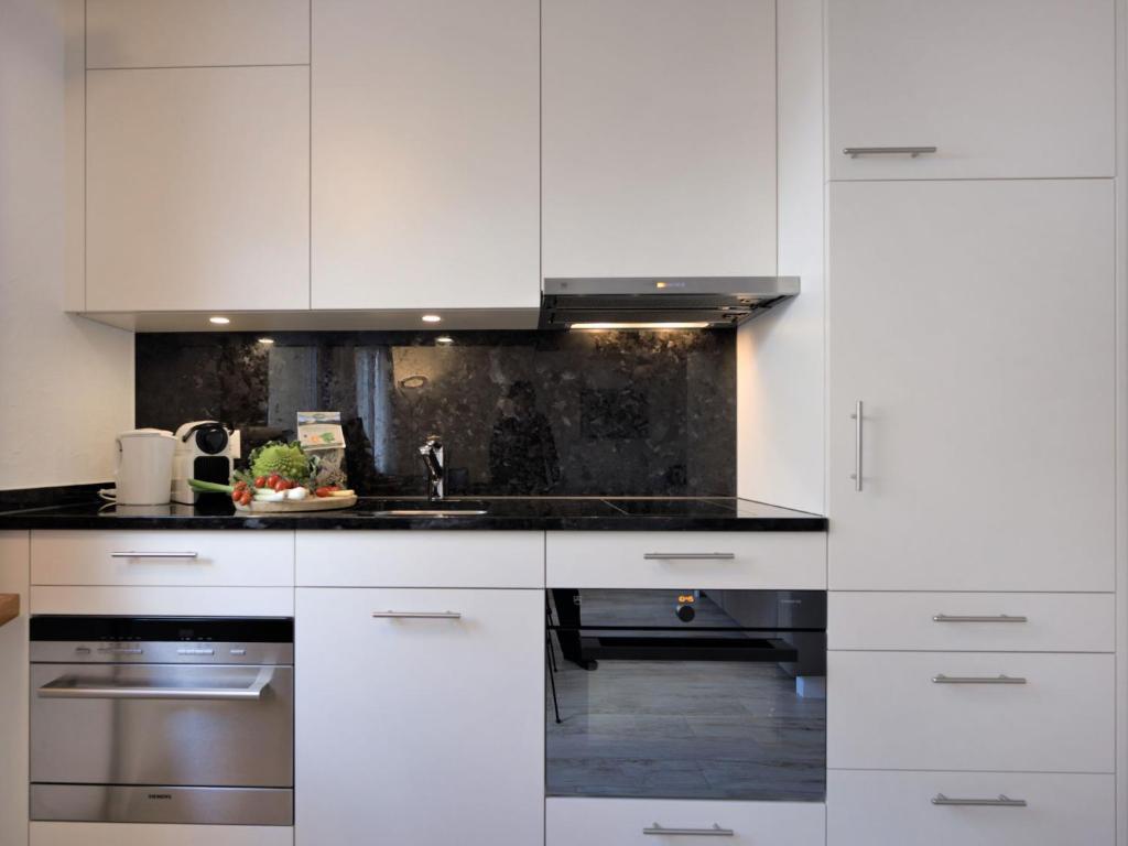 Köök või kööginurk majutusasutuses Apartment Chesa Munteratsch 311 by Interhome
