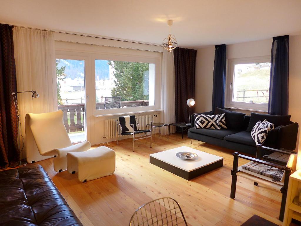 Χώρος καθιστικού στο Apartment Chesa Vuorcha by Interhome