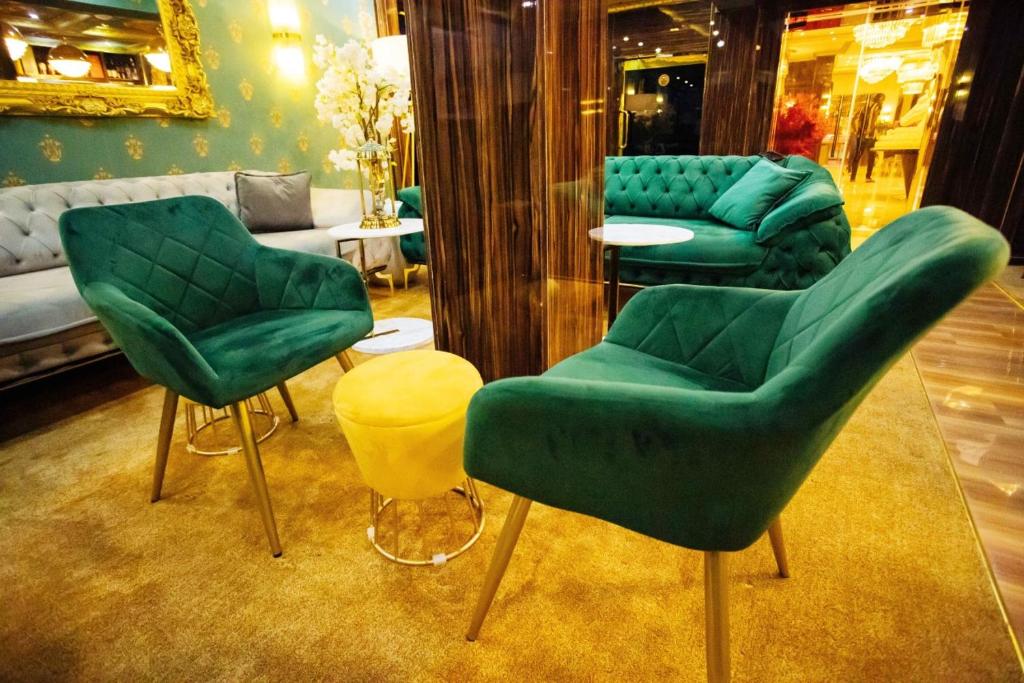Posezení v ubytování NO.1 HOTEL