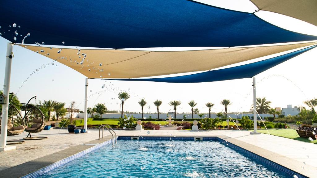 Bazén v ubytování Luxury Farm Villa in Musanaa Oman nebo v jeho okolí