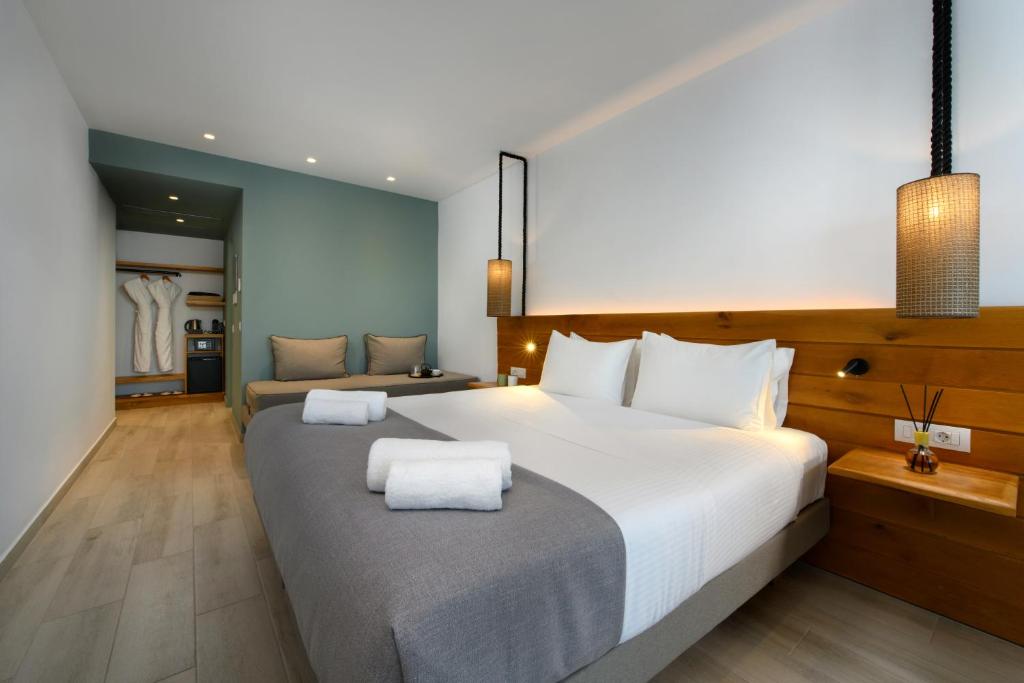 Postel nebo postele na pokoji v ubytování Eleals Boutique Hotel