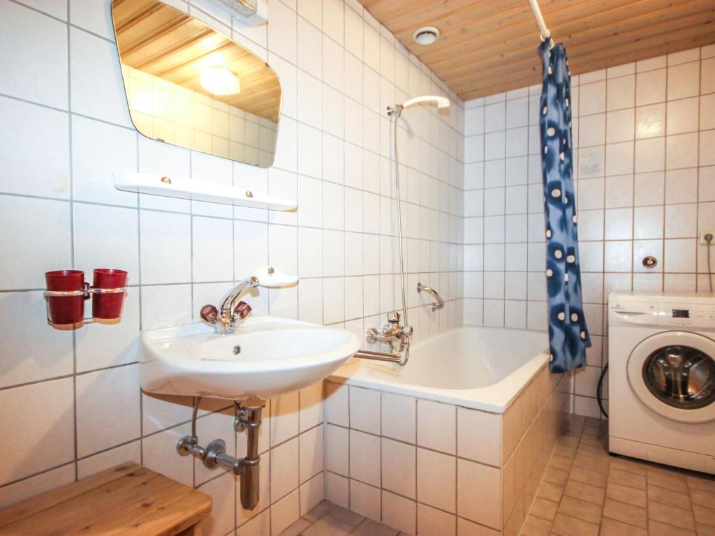 Kúpeľňa v ubytovaní Holiday Home Hölzl by Interhome