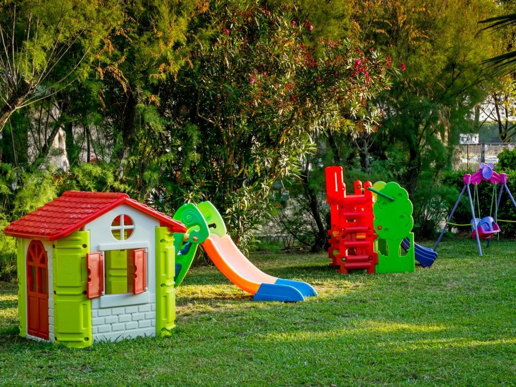 Plac zabaw dla dzieci w obiekcie Holiday Home Cecina Mare-15 by Interhome