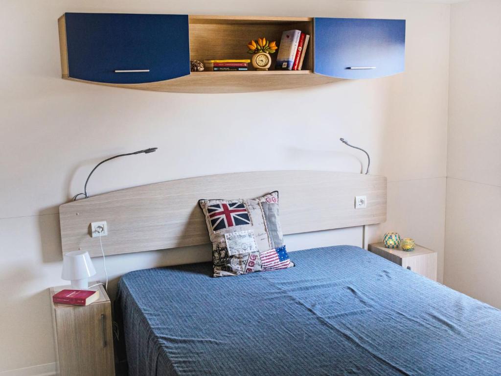 Łóżko lub łóżka w pokoju w obiekcie Holiday Home Cecina Mare-15 by Interhome